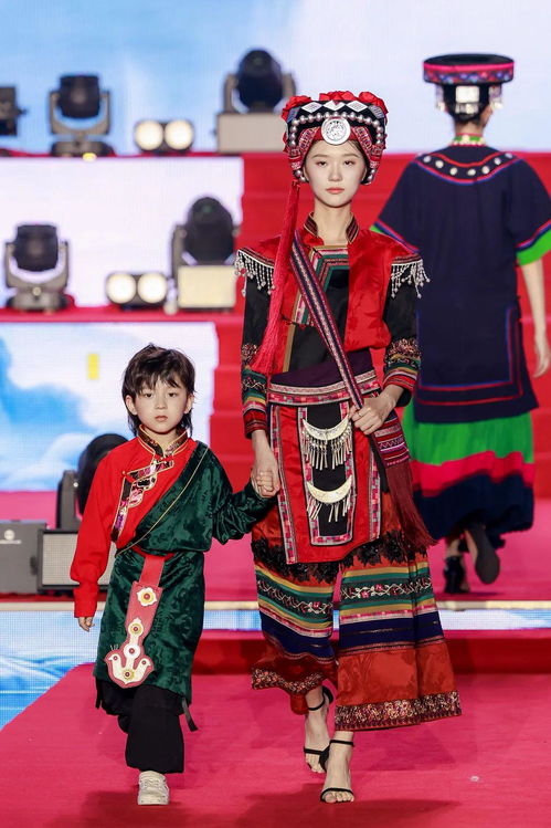 驚艷 彌勒40套民族服飾亮相杭州