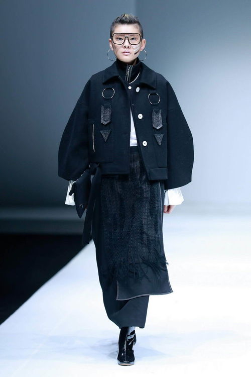 東北電力大學服裝與服飾設(shè)計專業(yè)2018畢業(yè)生作品在京發(fā)布 呼薩德都 大美赫哲