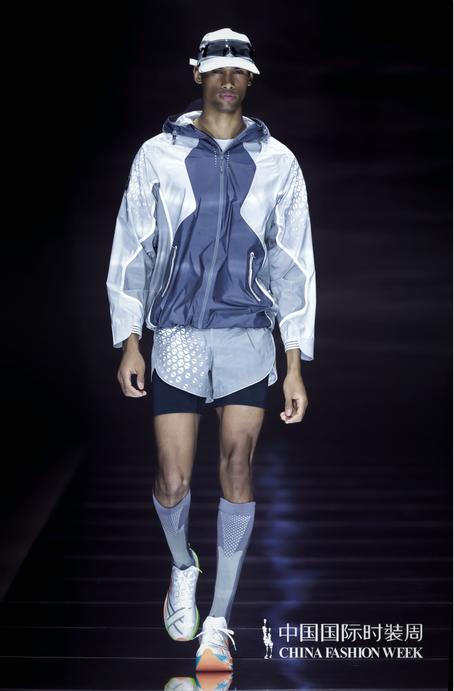 探索未來科技,特步領(lǐng)跑時(shí)尚運(yùn)動(dòng)服飾 黃金時(shí)代